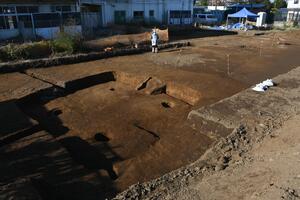 竪穴建物が発掘された様子