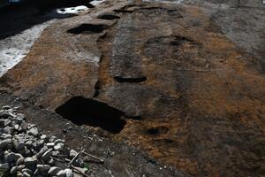 道路とみられる遺構が南北に走る様子