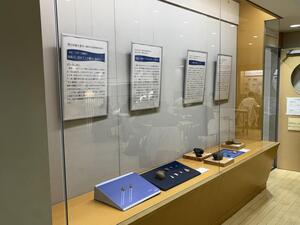 市内出土の旧石器の展示風景