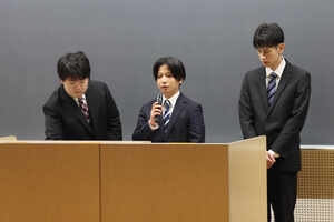 発表を行うTABEIBALLRUN