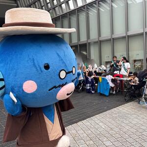 アビスタでの街頭啓発するうなきちさん